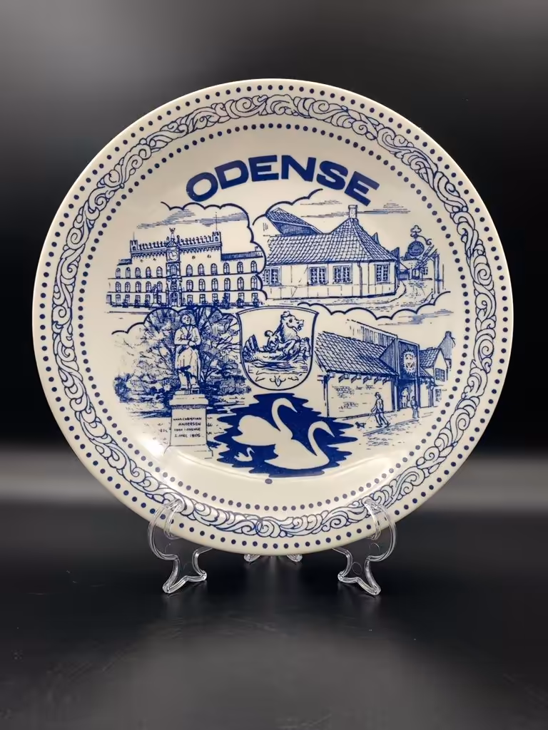 Сувенирная настенная тарелка "Дания. Оденсе. Odense"