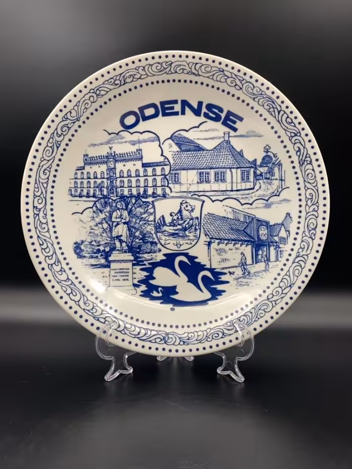 Сувенирная настенная тарелка "Дания. Оденсе. Odense"