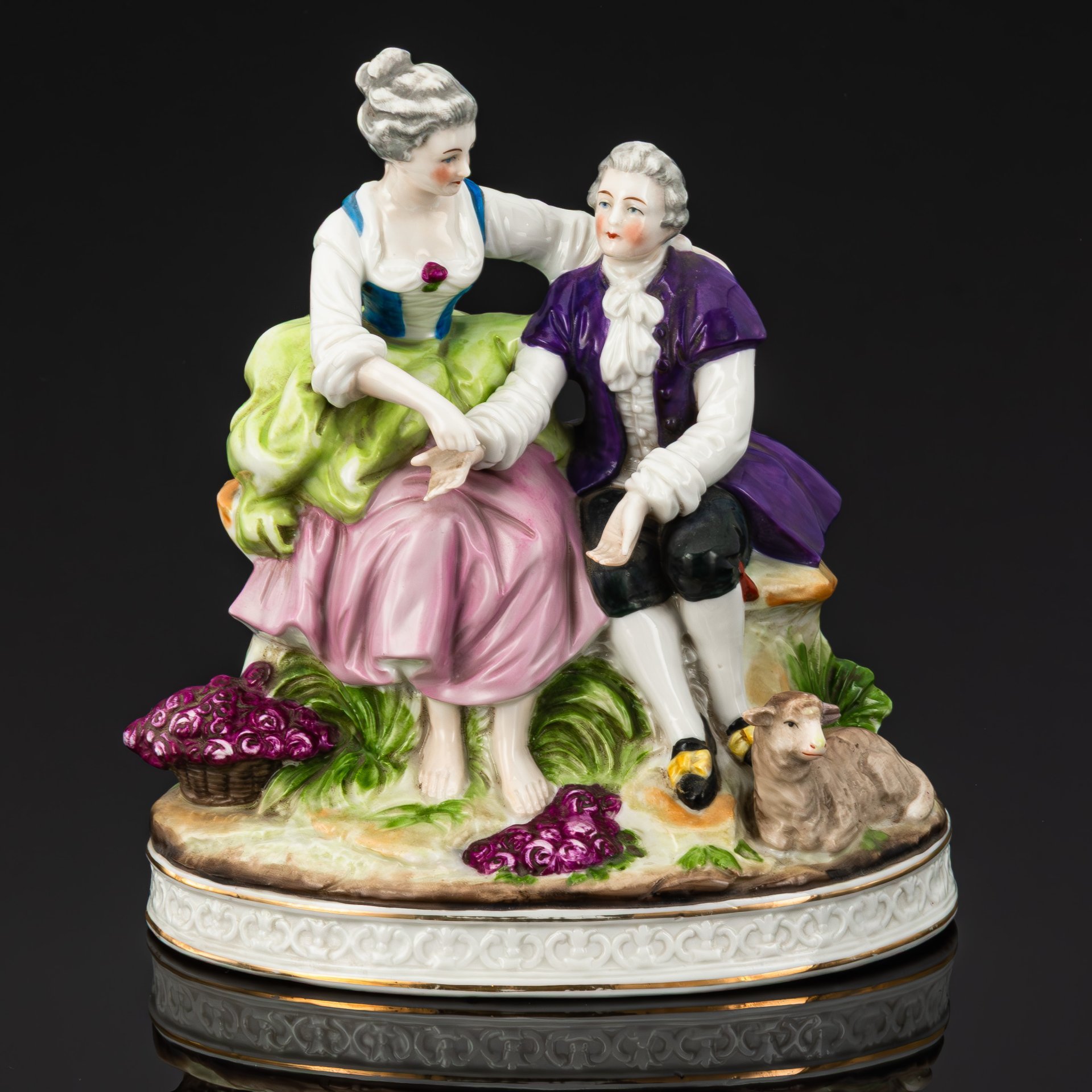 Статуэтка "Галантная сцена" ("Пасторальная сцена"), фарфор, роспись, золочение, Азия, 1980-1990 гг.