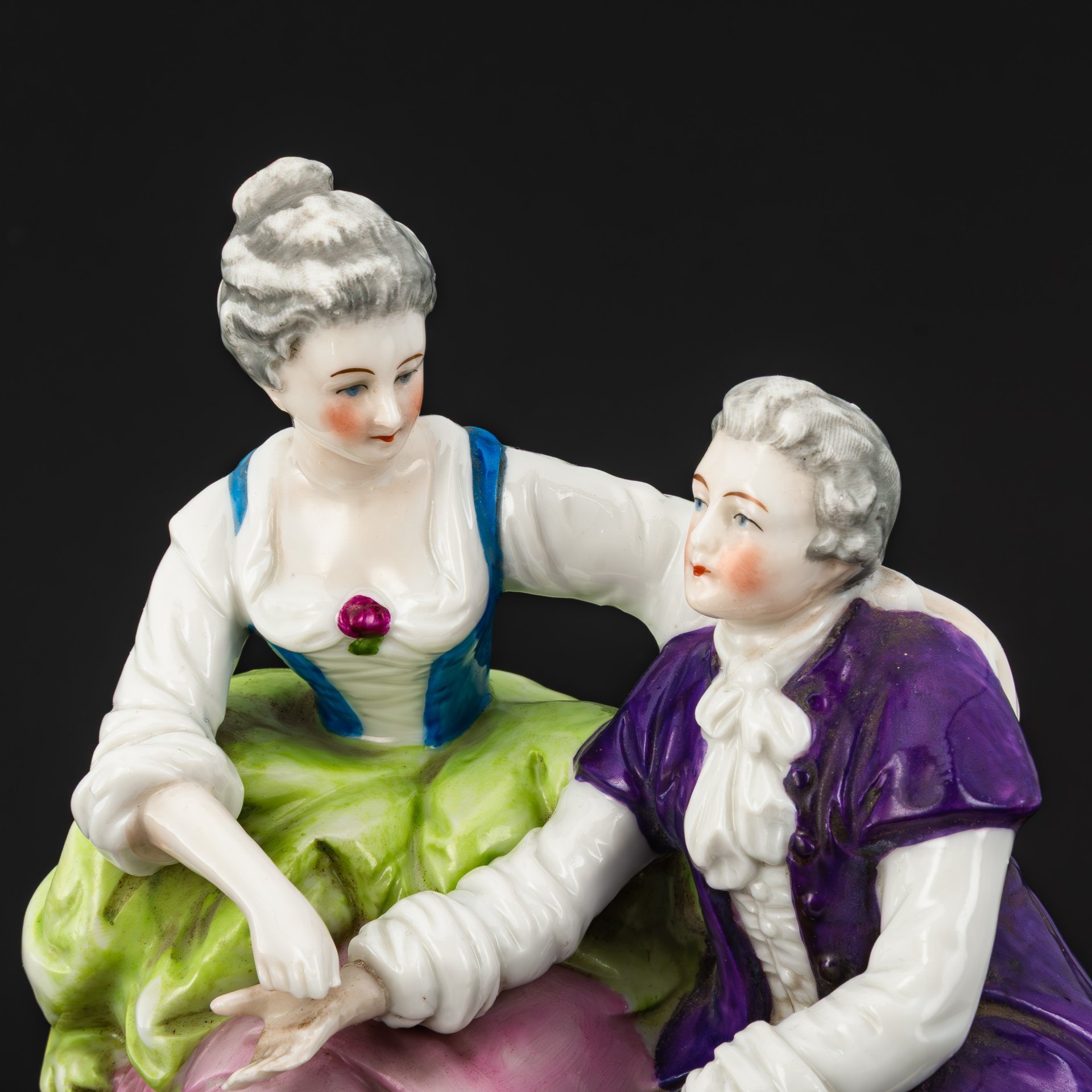 Статуэтка "Галантная сцена" ("Пасторальная сцена"), фарфор, роспись, золочение, Азия, 1980-1990 гг.