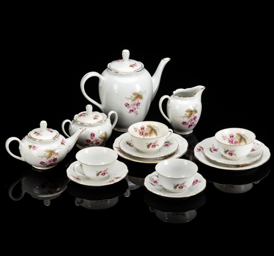 Сервиз чайный с нежным цветочным декором, на 4 персоны (14 предметов), фарфор, деколь, золочение, Kahla-Könitz, Германия, 1954-1962 гг.