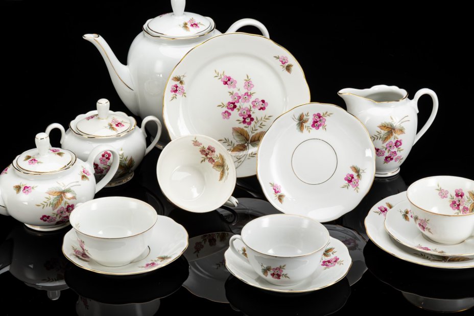 Сервиз чайный с нежным цветочным декором, на 4 персоны (14 предметов), фарфор, деколь, золочение, Kahla-Könitz, Германия, 1954-1962 гг.