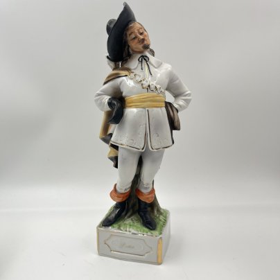 Статуэтка "Портос" (персонаж романа Александра Дюма "Три мушкетёра"), фарфор, роспись, золочение, Европа, 1970-1990 гг.