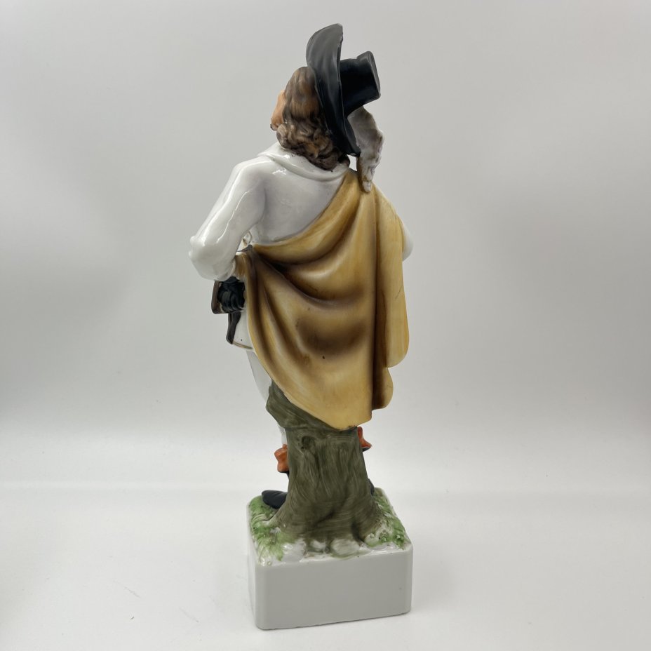 Статуэтка "Портос" (персонаж романа Александра Дюма "Три мушкетёра")