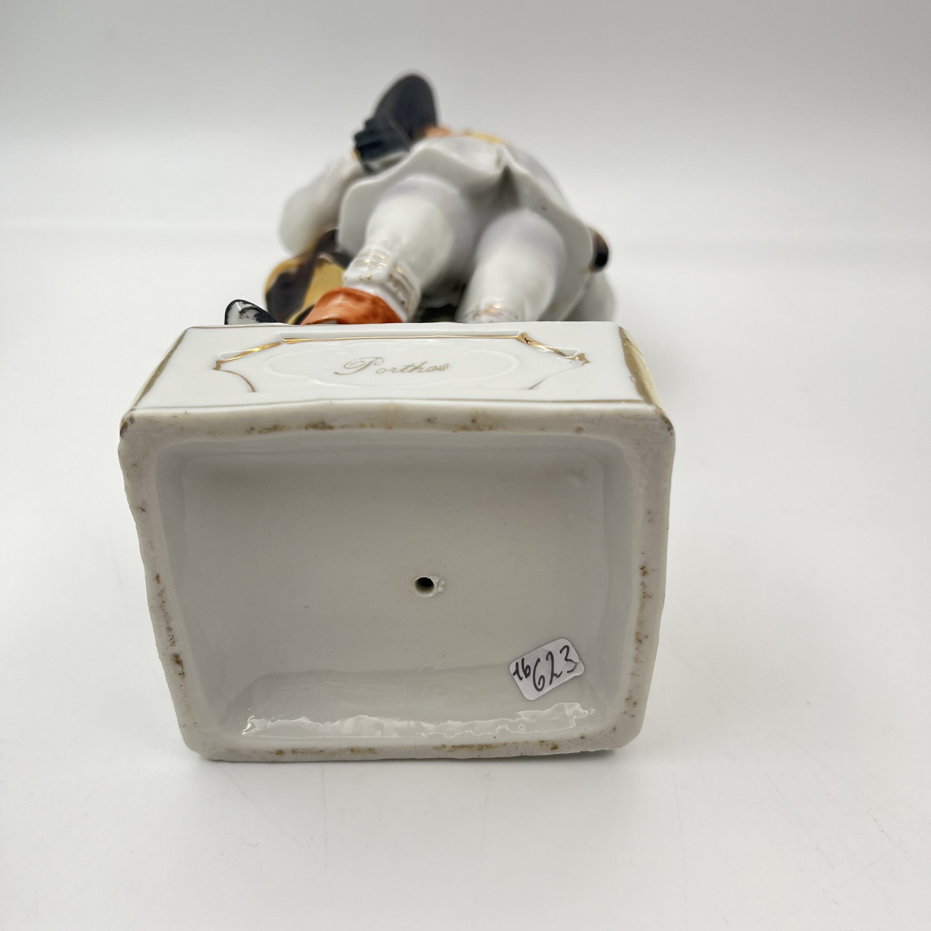 Статуэтка "Портос" (персонаж романа Александра Дюма "Три мушкетёра"), фарфор, роспись, золочение, Европа, 1970-1990 гг.