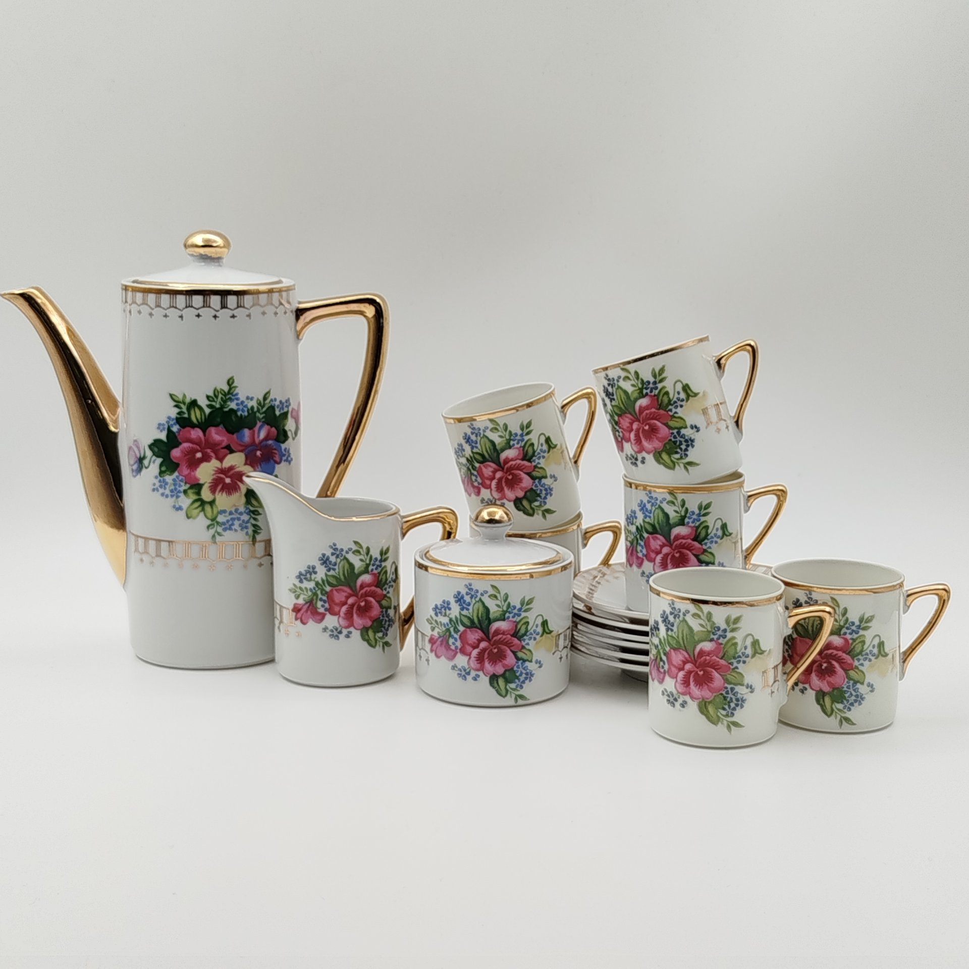 Сервиз кофейный с цветочным декором на 6 персон (15 предметов), фарфор, деколь, золочение, Западная Европа, 1960-1980 гг.