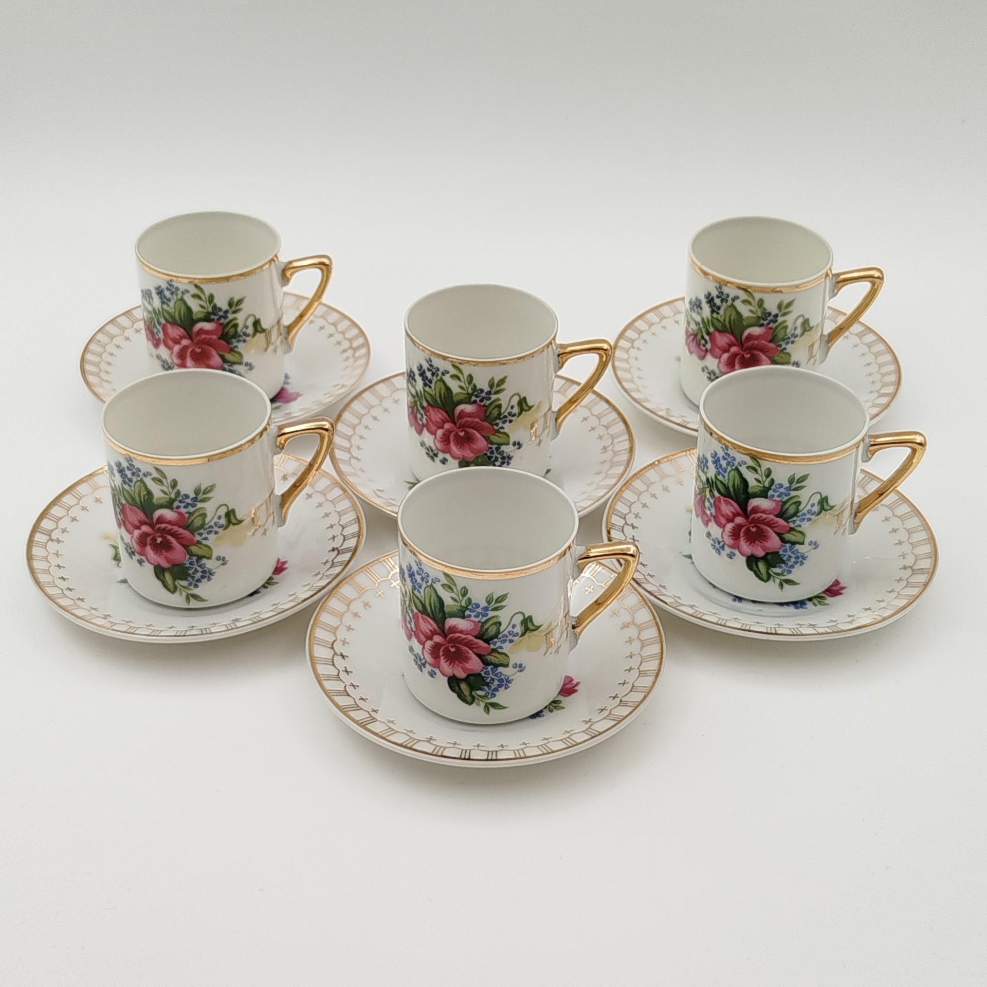 Сервиз кофейный с цветочным декором на 6 персон (15 предметов), фарфор, деколь, золочение, Западная Европа, 1960-1980 гг.