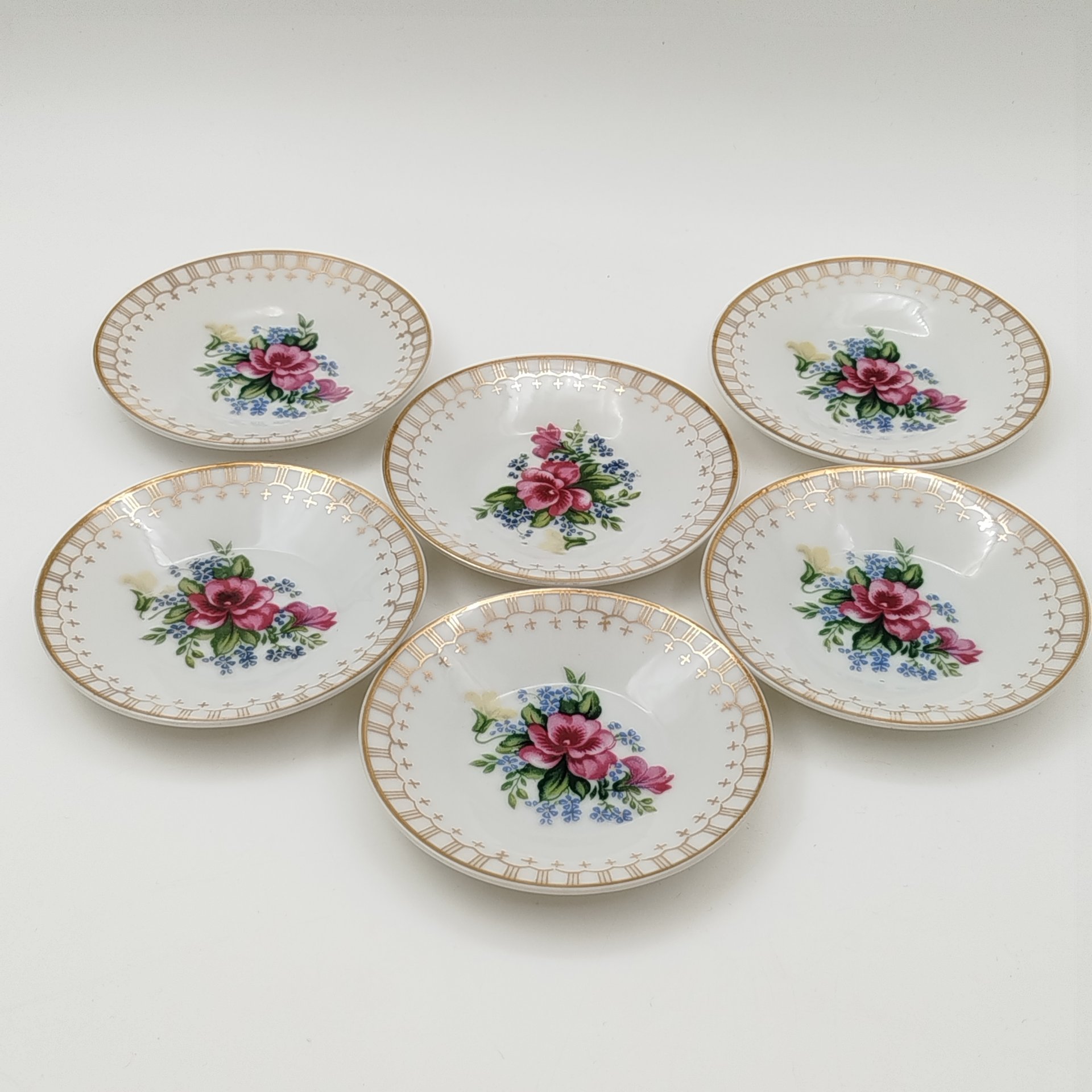 Сервиз кофейный с цветочным декором на 6 персон (15 предметов), фарфор, деколь, золочение, Западная Европа, 1960-1980 гг.