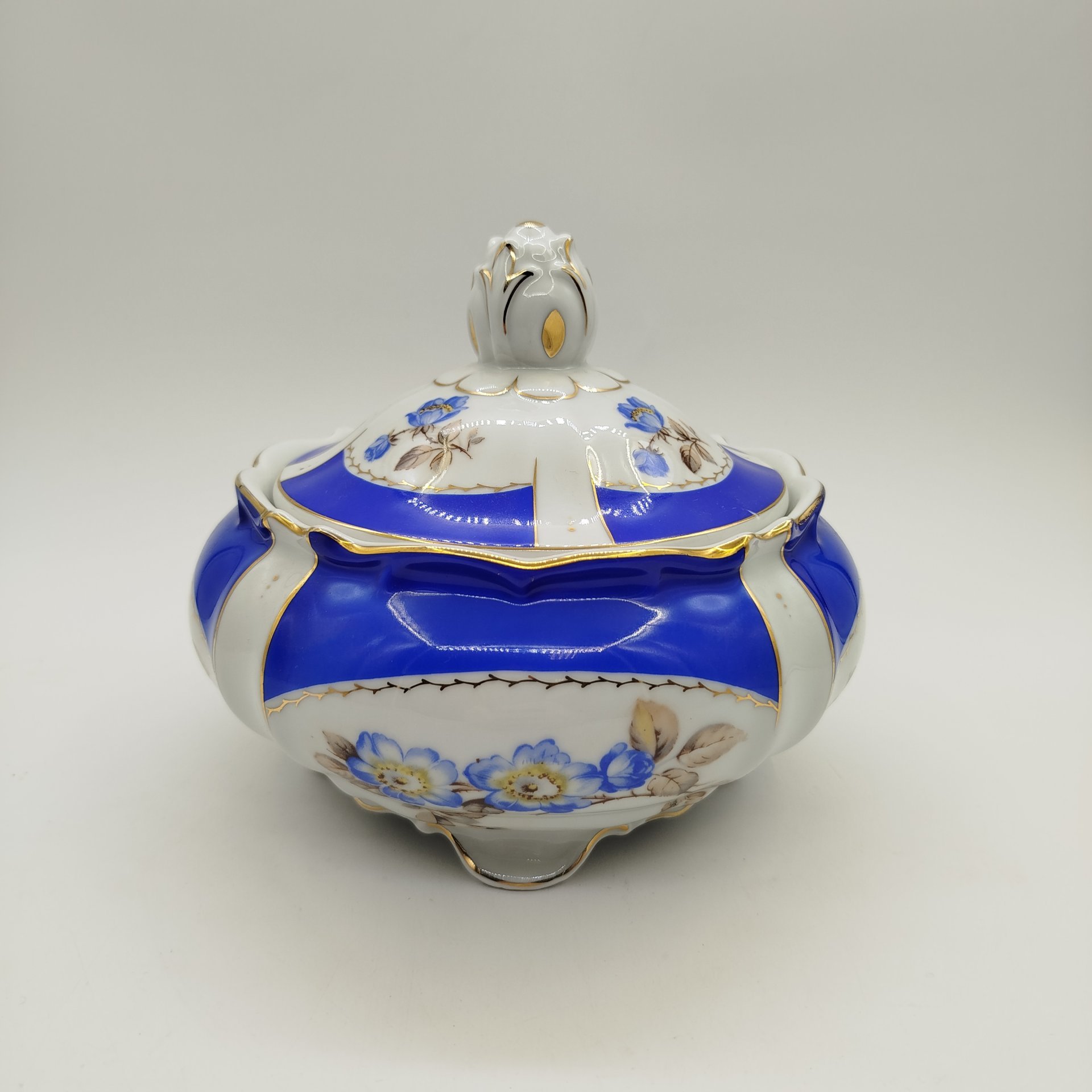 Сахарница (бонбоньерка)  с цветочным декором, фарфор, Stadtilmer Porzellan, 1950-1970 гг., Stadtilmer Porzellan