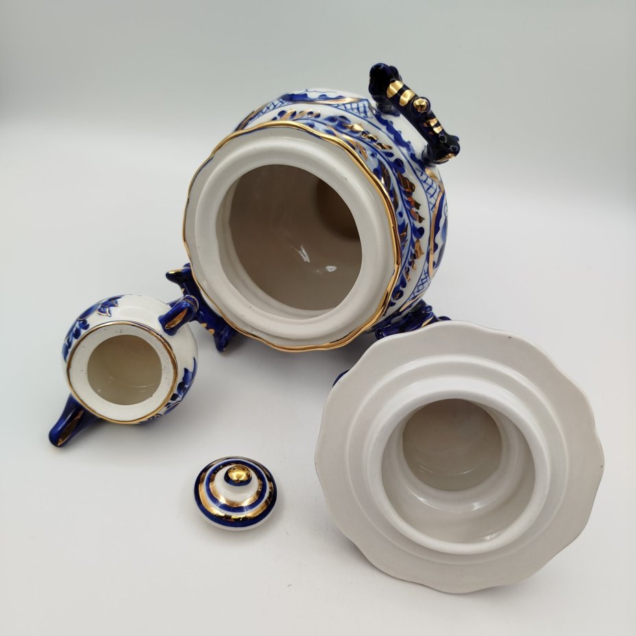 Самовар декоративный с чайничком, авт. Рогов, Гжель, фарфор, роспись, золочение, СССР, 1970-1990 гг.