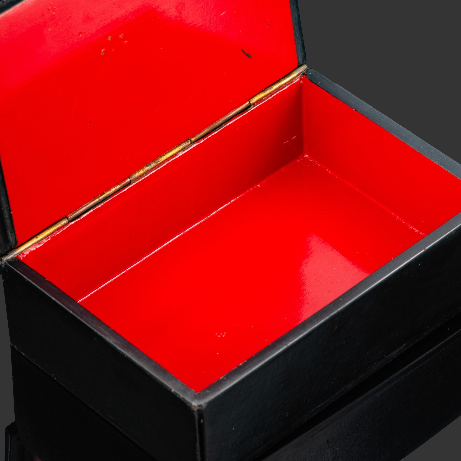 Шкатулка "Высотка на Кудринской площади", автор Ю. Карлов, папье-маше, роспись, лак, Федоскинская фабрика миниатюрной живописи (Федоскино), СССР, 1959 г.