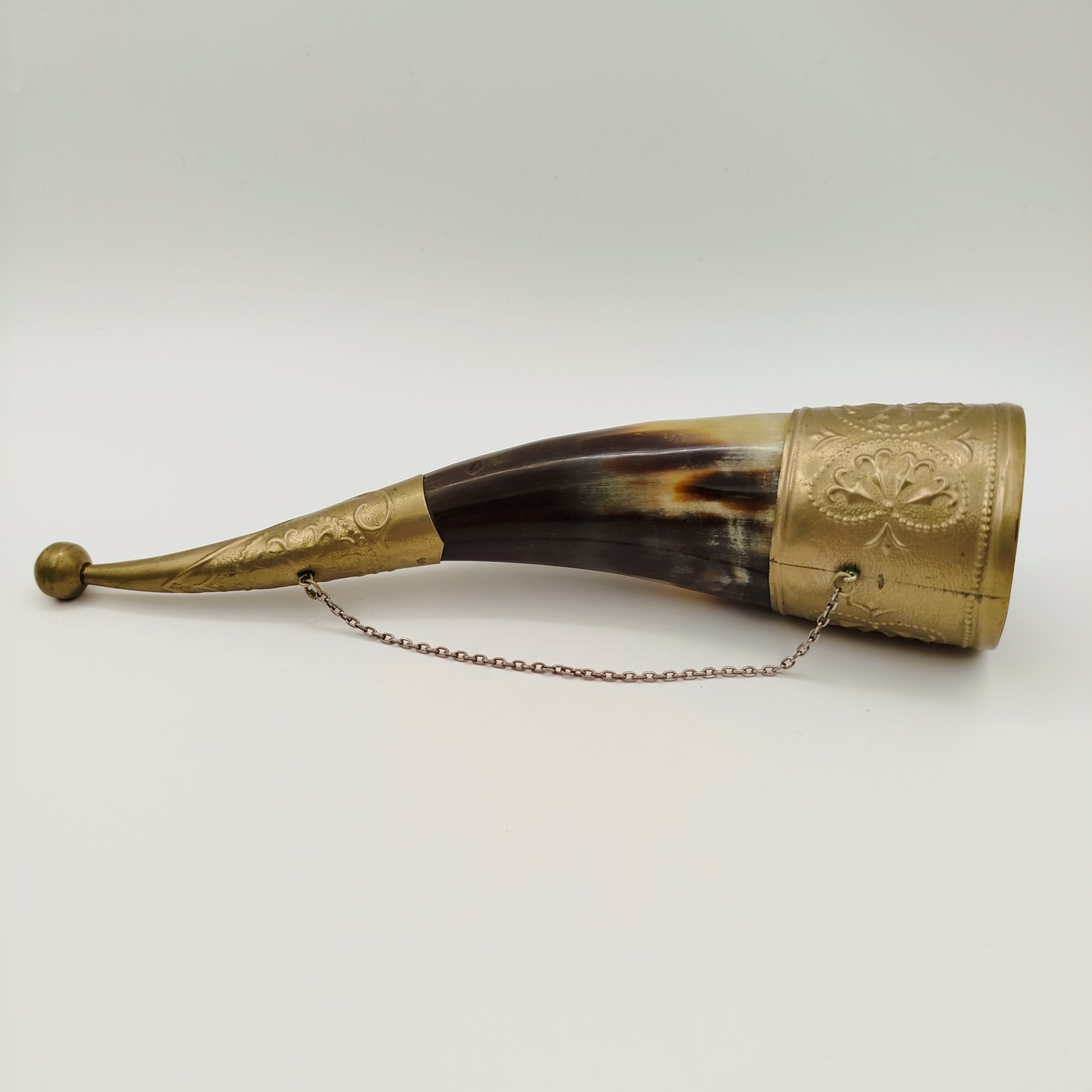 Рог изобилия (кубок для вина), украшенный растительным декором, металл, рог, СССР, 1970-1990 гг.