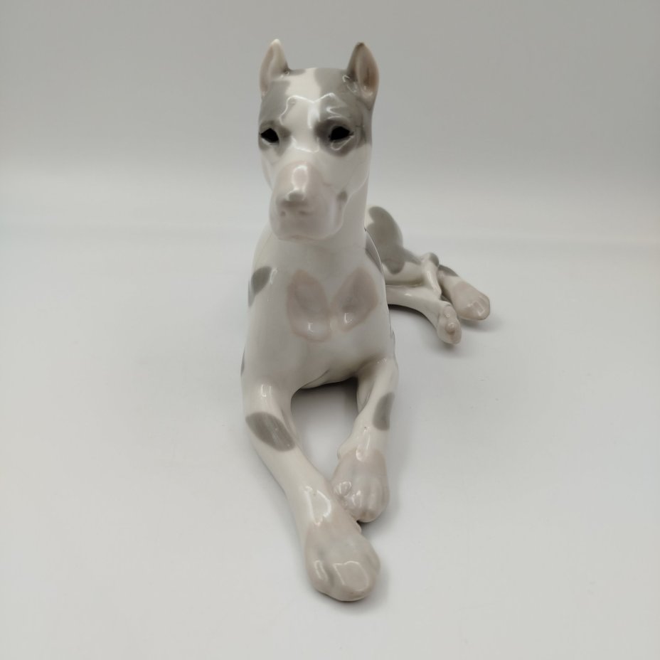 Статуэтка "Мраморный дог", скульптор И.И. Ризнич, фарфор, роспись, Ленинградский фарфоровый завод (ЛФЗ), СССР, 1970-1992 гг.