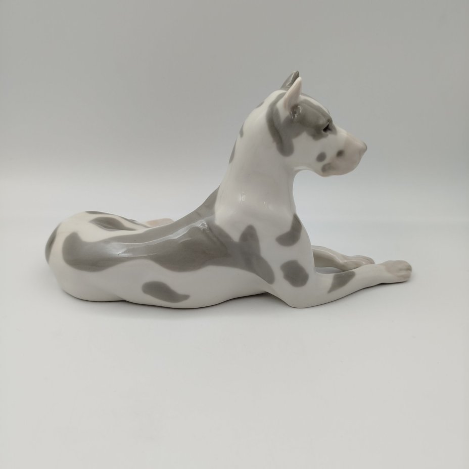 Статуэтка "Мраморный дог", скульптор И.И. Ризнич, фарфор, роспись, Ленинградский фарфоровый завод (ЛФЗ), СССР, 1970-1992 гг.