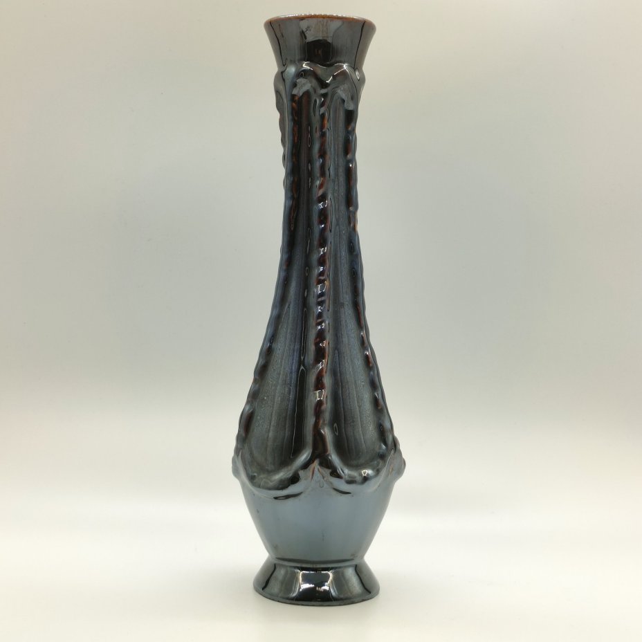 Ваза для цветов с рельефным декором, керамика, глазурь, Московский керамико-плиточный завод имени Н.А. Булганина, СССР, 1970-1990 гг.