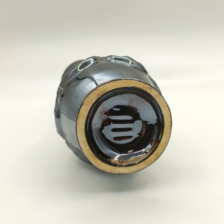 Ваза для цветов с рельефным декором, керамика, глазурь, Московский керамико-плиточный завод имени Н.А. Булганина, СССР, 1970-1990 гг.