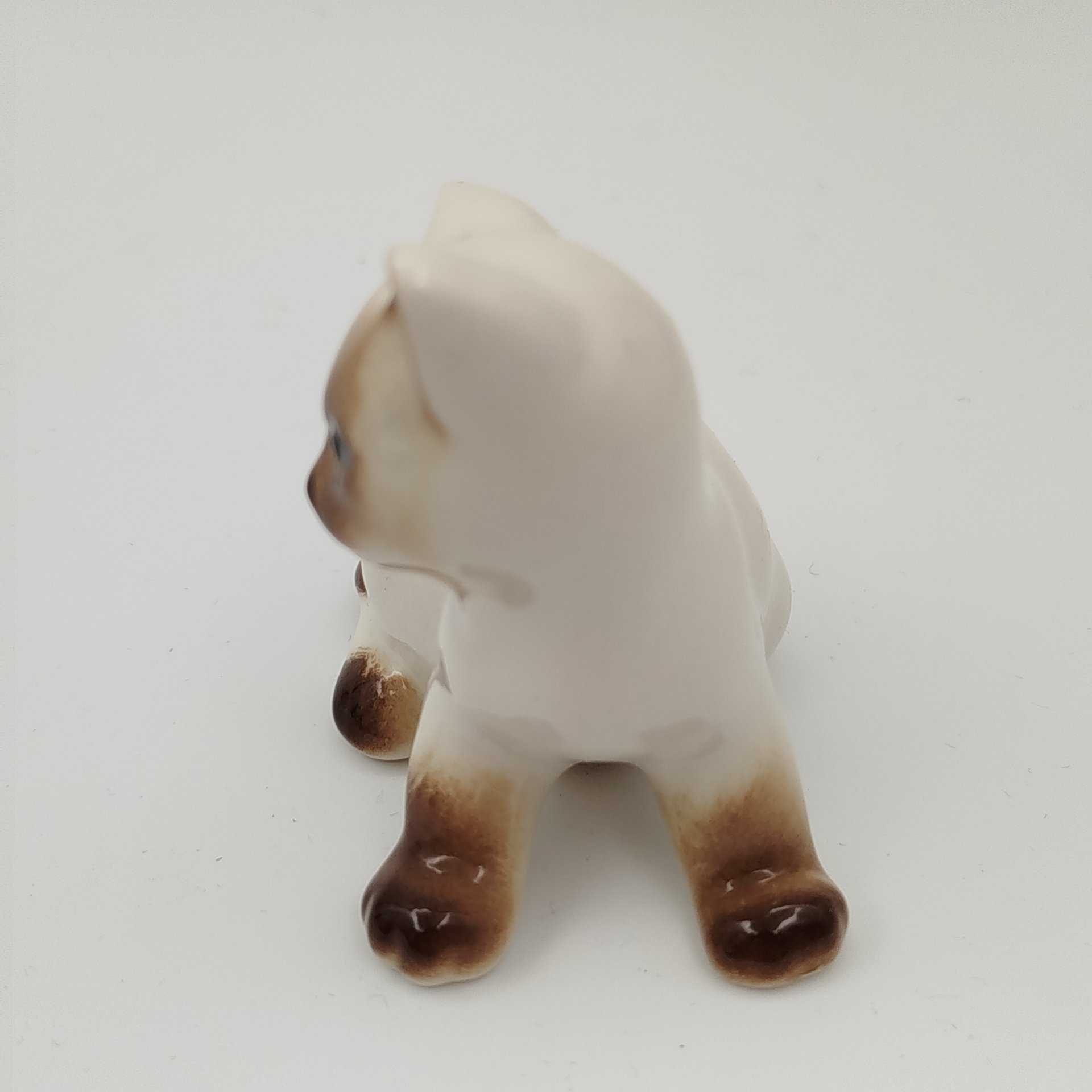 Статуэтка "Котенок Парамоша сиамский", скульптор А.П. Трофимова