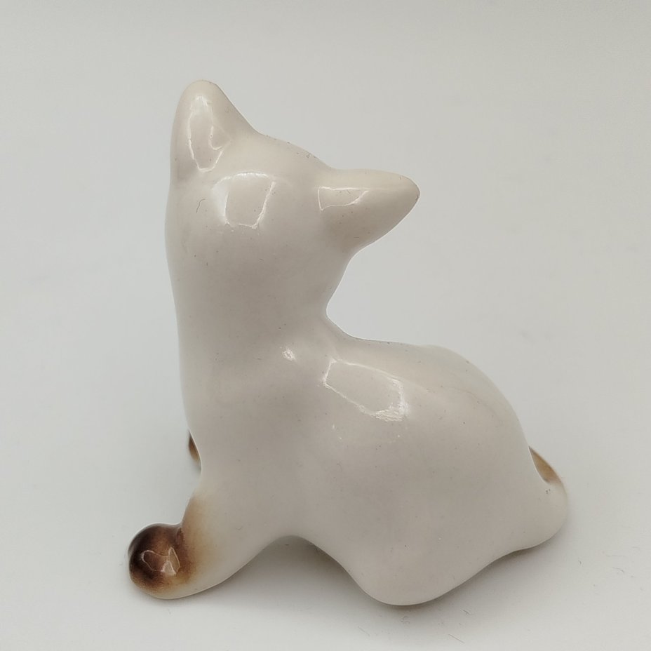 Статуэтка "Котенок Парамоша сиамский", скульптор А.П. Трофимова