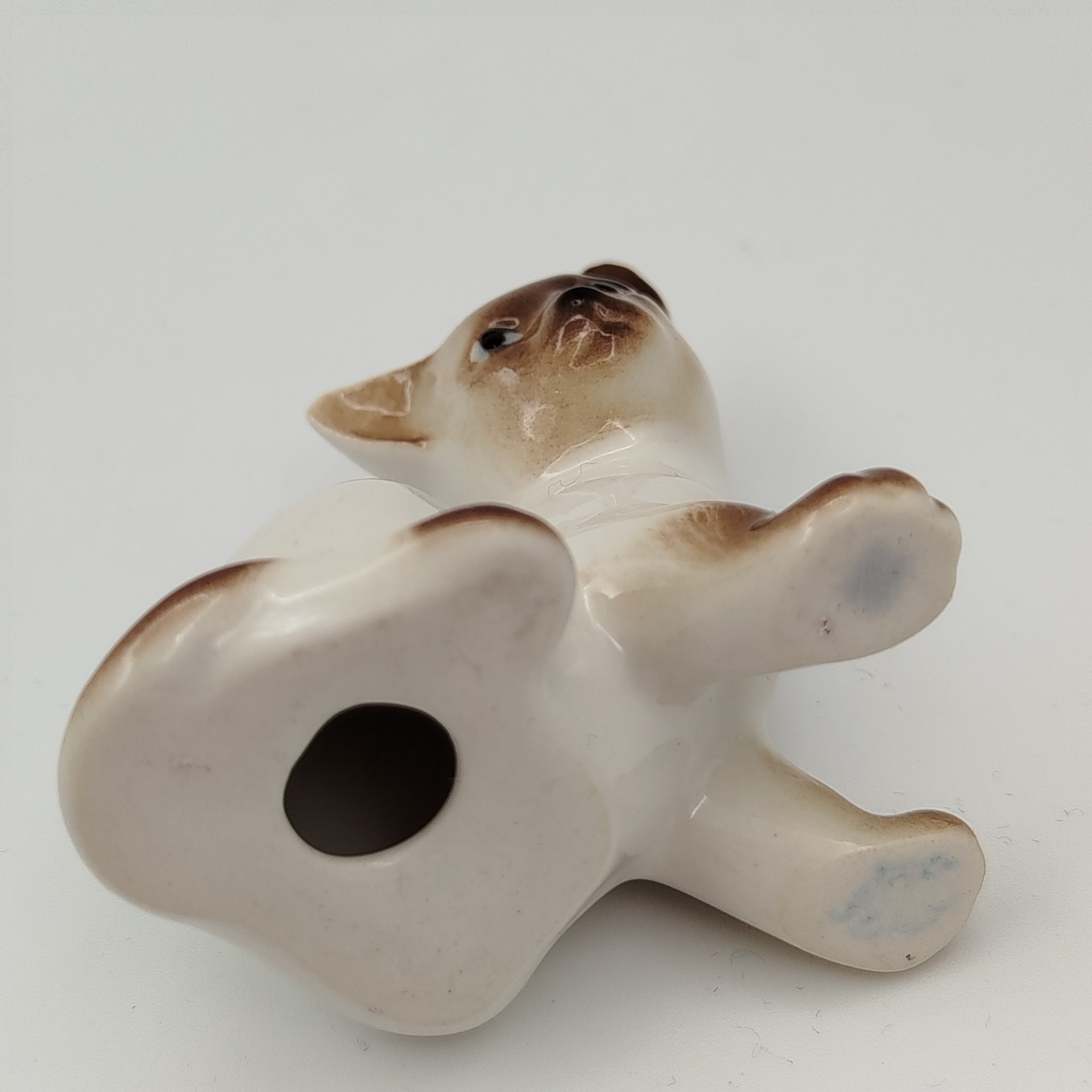 Статуэтка "Котенок Парамоша сиамский", скульптор А.П. Трофимова