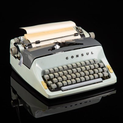 Машинка печатная "Consul Model 221" голубого цвета в оригинальном кофре