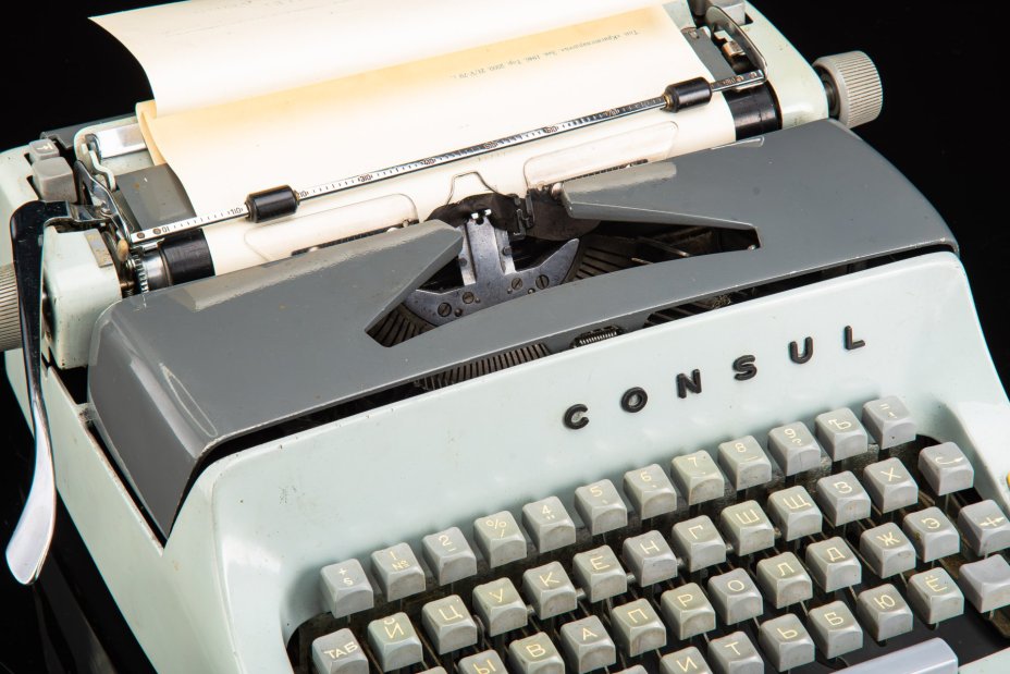 Машинка печатная "Consul Model 221" голубого цвета в оригинальном кофре