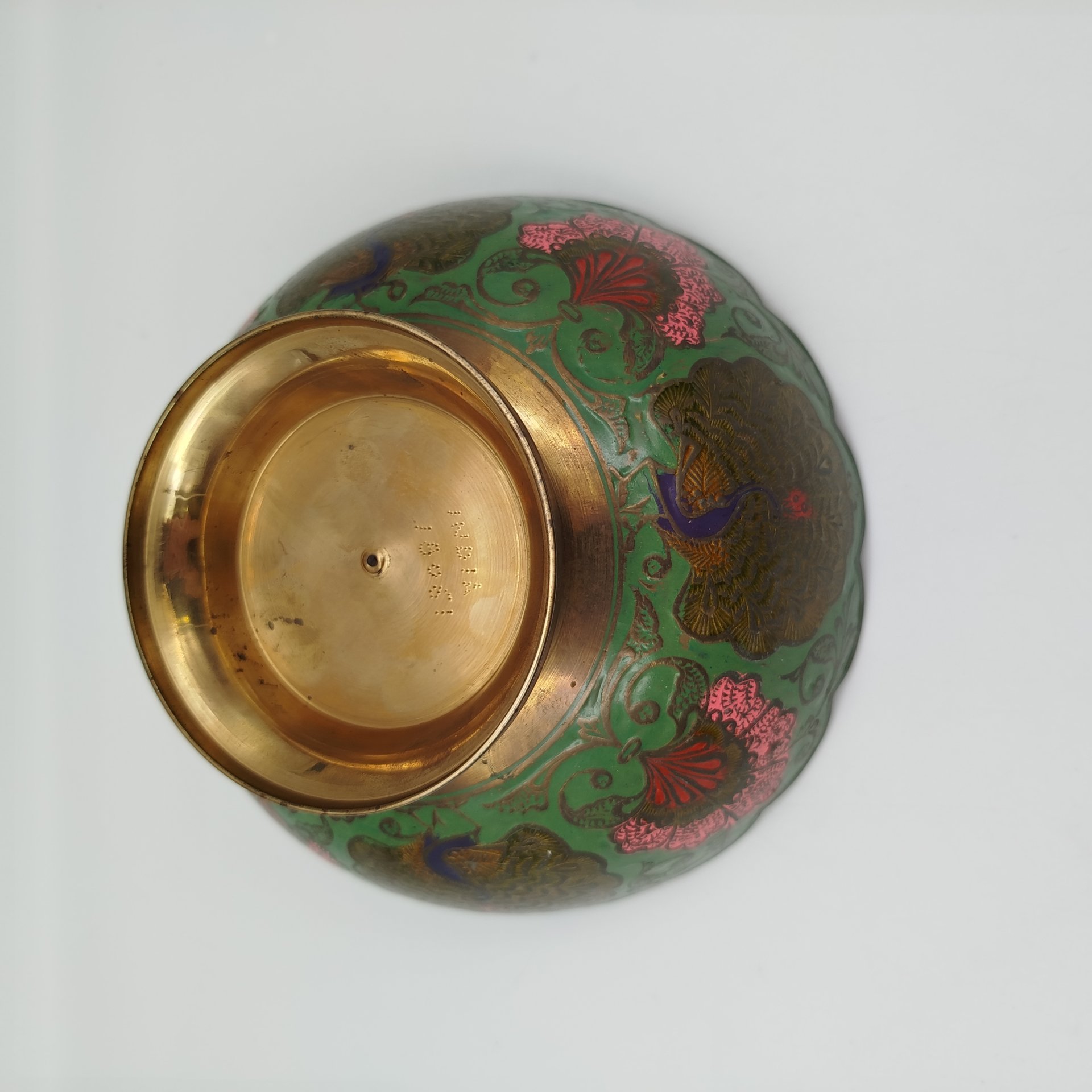 Конфетница, украшенная изображением павлина и восточным орнаментом, латунь, эмали, Индия, 1970-1990 гг.