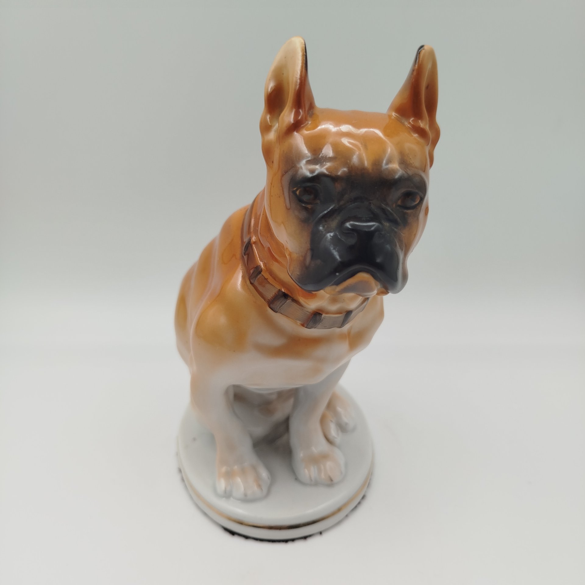 Статуэтка "Боксер", скульптор В.С. Драчинская, фарфор, роспись, Ленинградский фарфоровый завод (ЛФЗ), СССР, 1950-1970 гг.