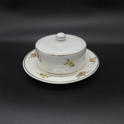 Маслёнка, украшенная цветочным декором, Дмитровский фарфоровый завод (ДФЗ Вербилки)