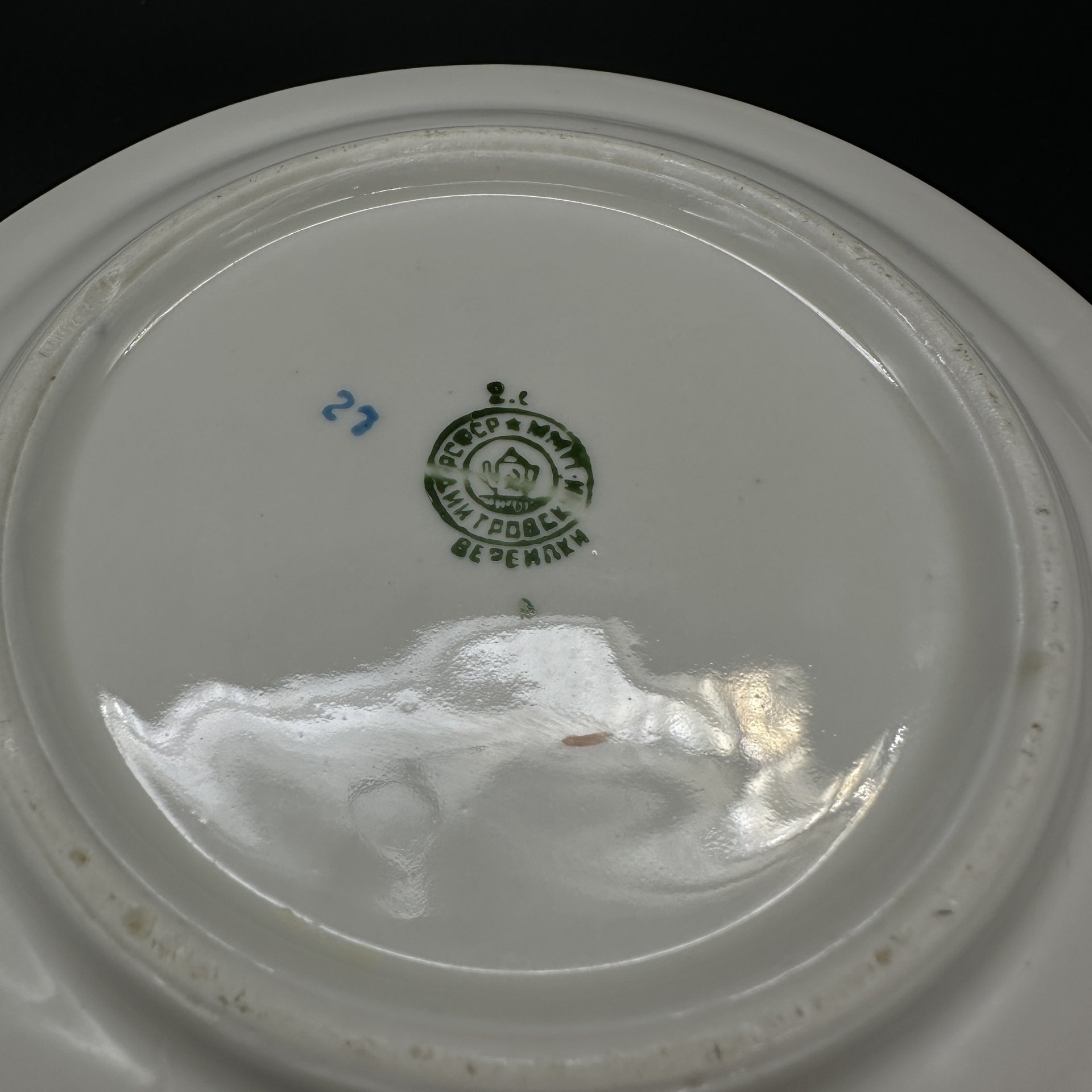 Маслёнка, украшенная цветочным декором, Дмитровский фарфоровый завод (ДФЗ Вербилки)