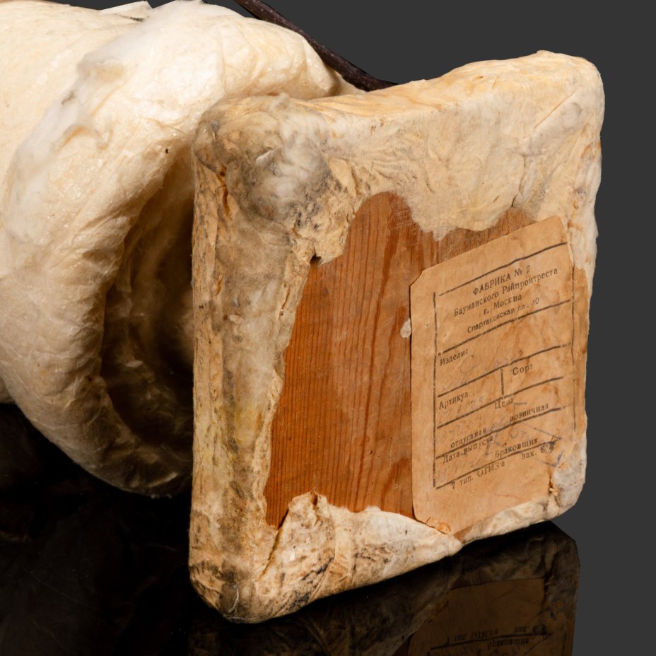 Игрушка новогодняя на подставке (под ёлку) "Дед Мороз с посохом и вещмешком за спиной", Фабрика № 2 Бауманского Райпромтреста г. Москва, вата, бумага, папье-маше, слюда, роспись, СССР, 1947 г.