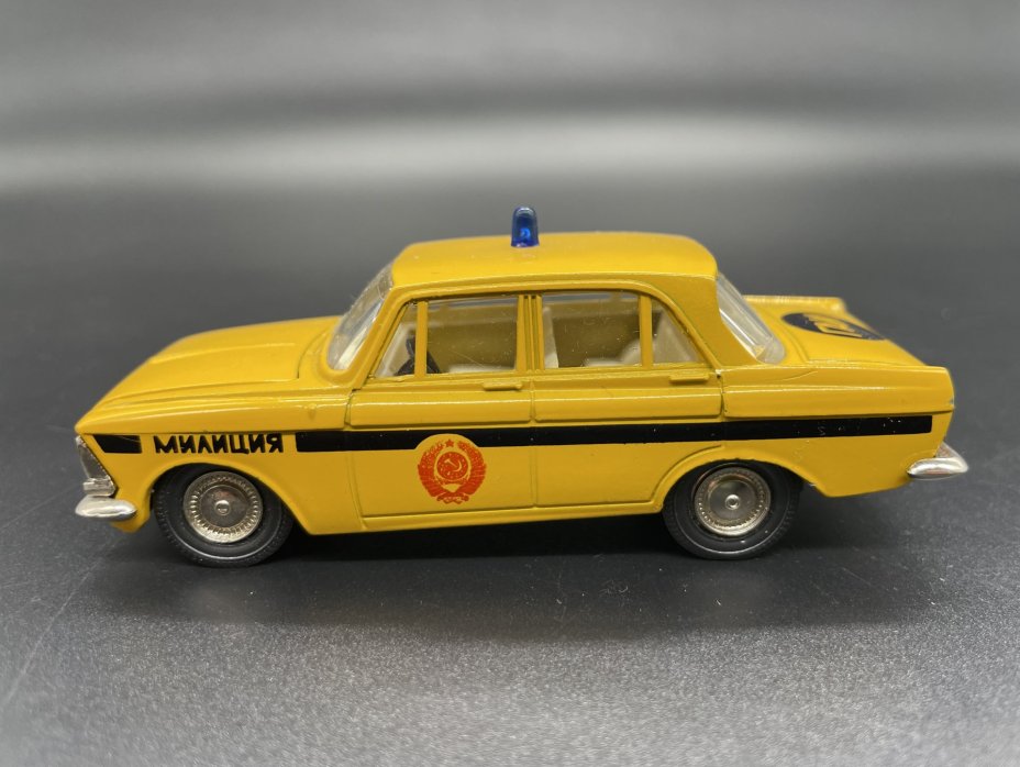 Модель автомобиля "Москвич-412" (ГАИ) в коробке
