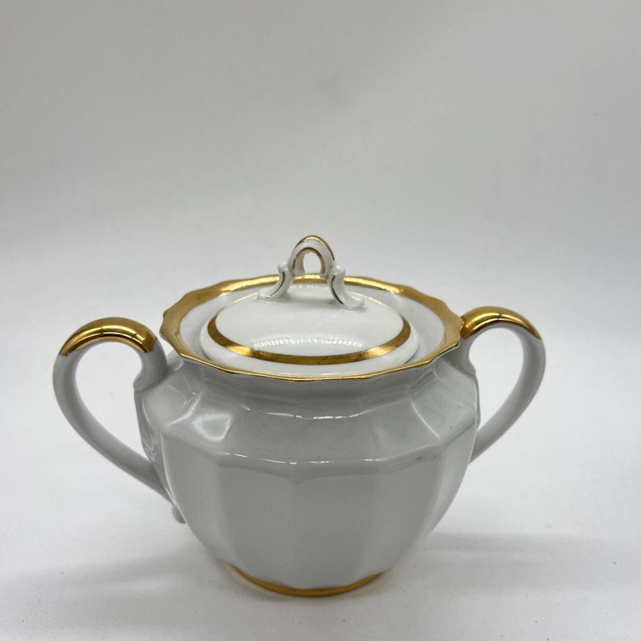 Сахарница с декором в виде золотой каймы (крышка подбор), фарфор, золочение, Дмитровский фарфоровый завод (ДФЗ Вербилки), СССР, 1972-1985 гг.