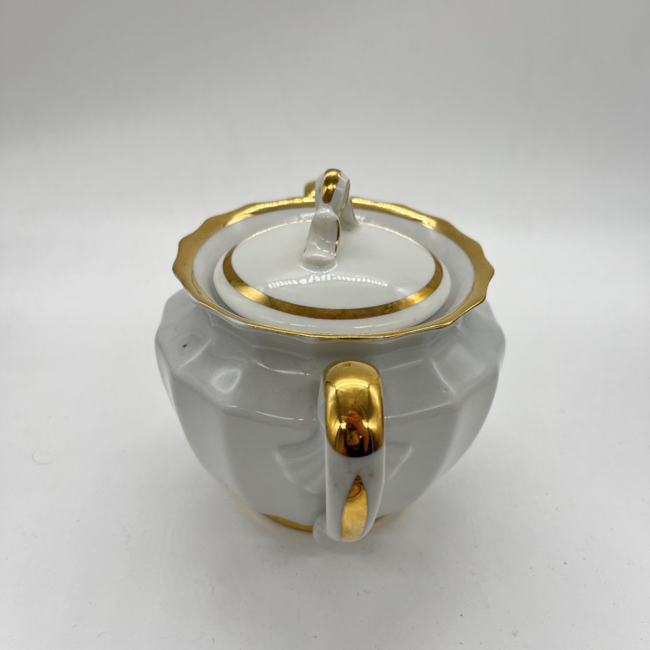 Сахарница с декором в виде золотой каймы (крышка подбор), фарфор, золочение, Дмитровский фарфоровый завод (ДФЗ Вербилки), СССР, 1972-1985 гг.