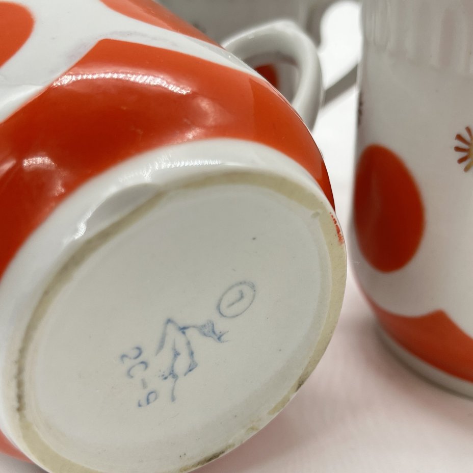 Набор из 4 чашек с декором в оранжевый горох