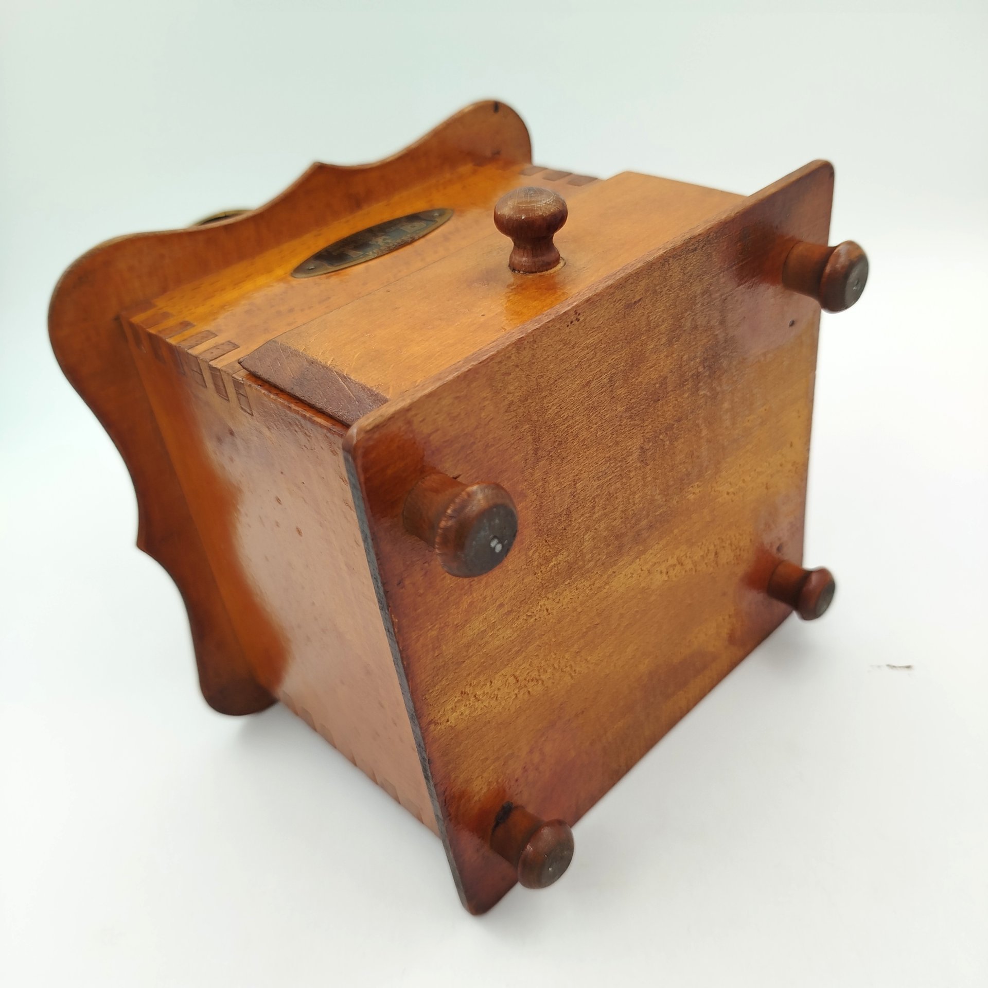 Кофемолка ручная (винтажная), дерево, металл, Европа, 1950-1980 гг.
