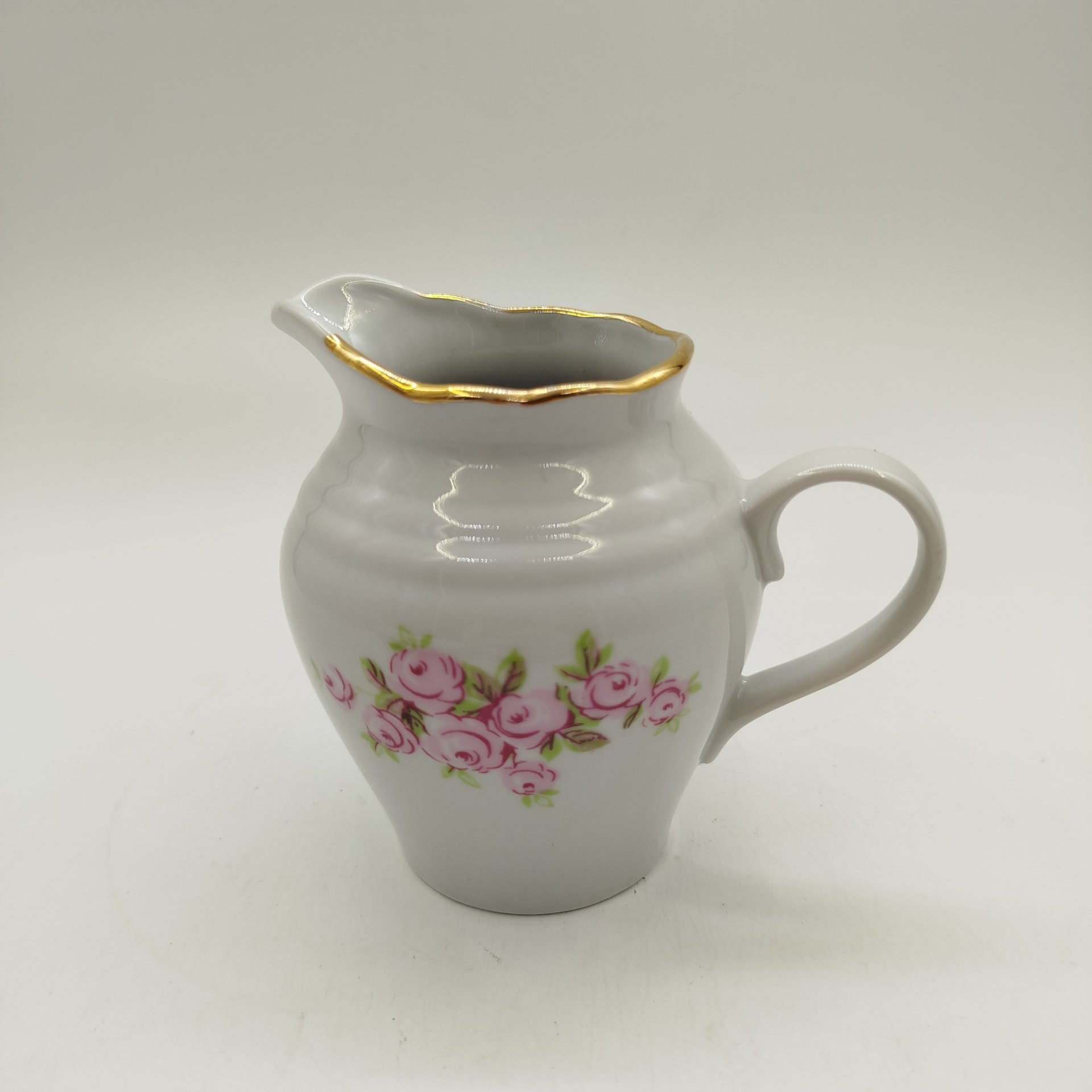 Молочник с цветочным декором, фарфор, золочение, деколь, Рижский фарфорово-фаянсовый завод, СССР, 1970-1980 гг.