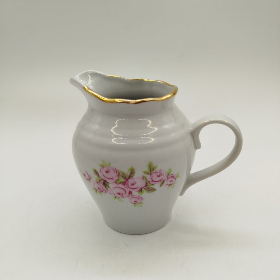 Молочник с цветочным декором, фарфор, золочение, деколь, Рижский фарфорово-фаянсовый завод, СССР, 1970-1980 гг.