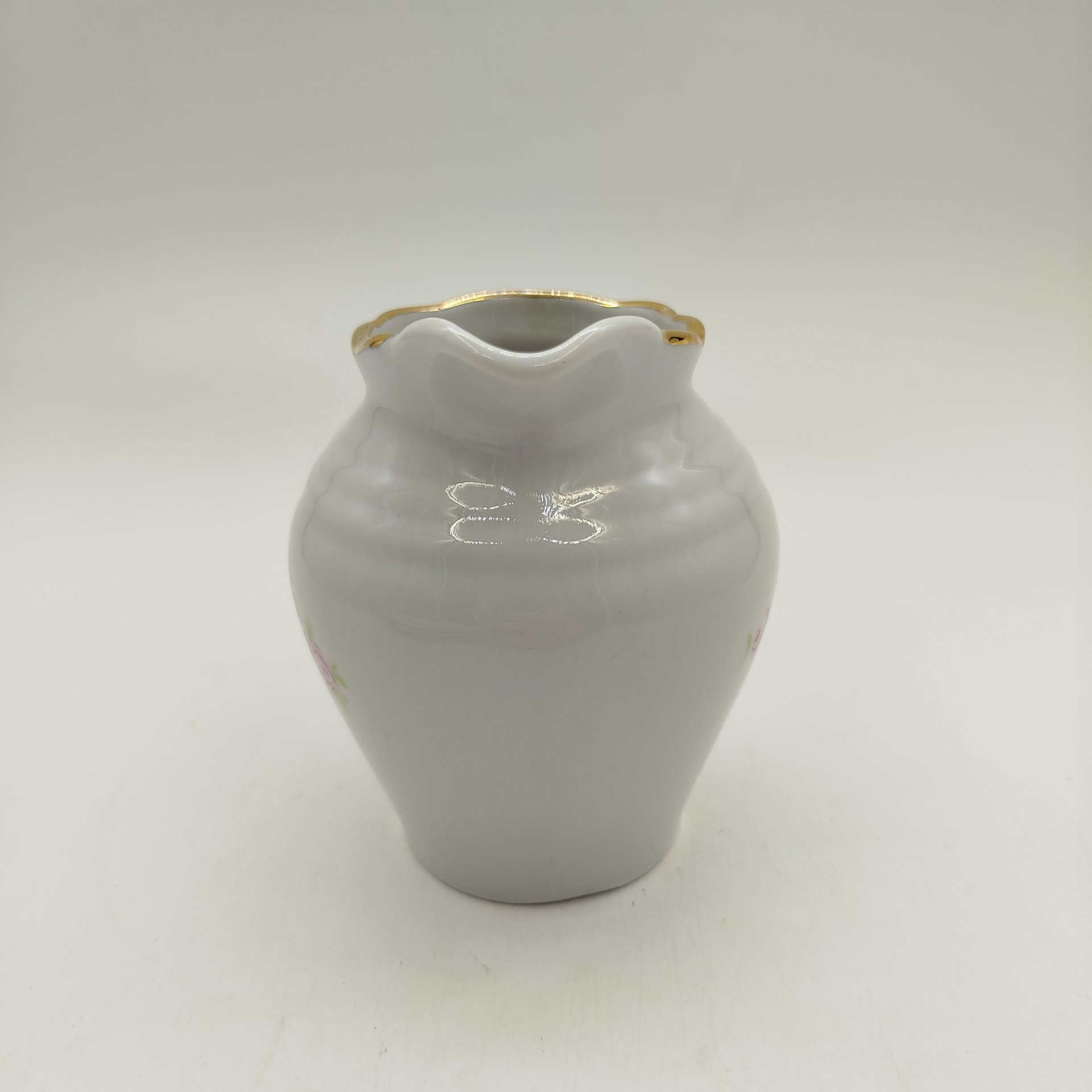 Молочник с цветочным декором, фарфор, золочение, деколь, Рижский фарфорово-фаянсовый завод, СССР, 1970-1980 гг.