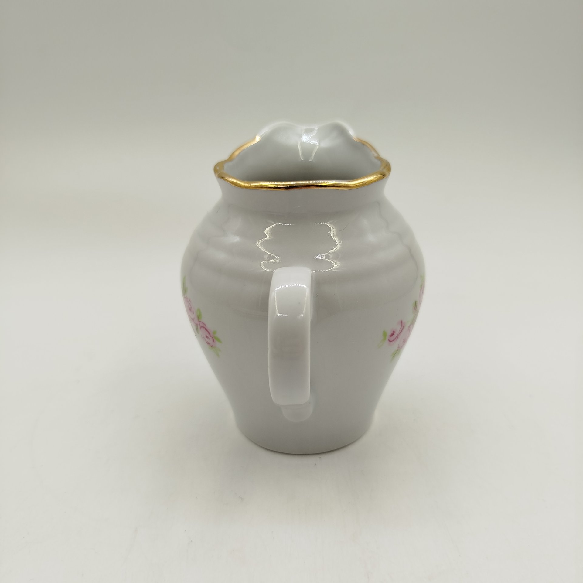 Молочник с цветочным декором, фарфор, золочение, деколь, Рижский фарфорово-фаянсовый завод, СССР, 1970-1980 гг.