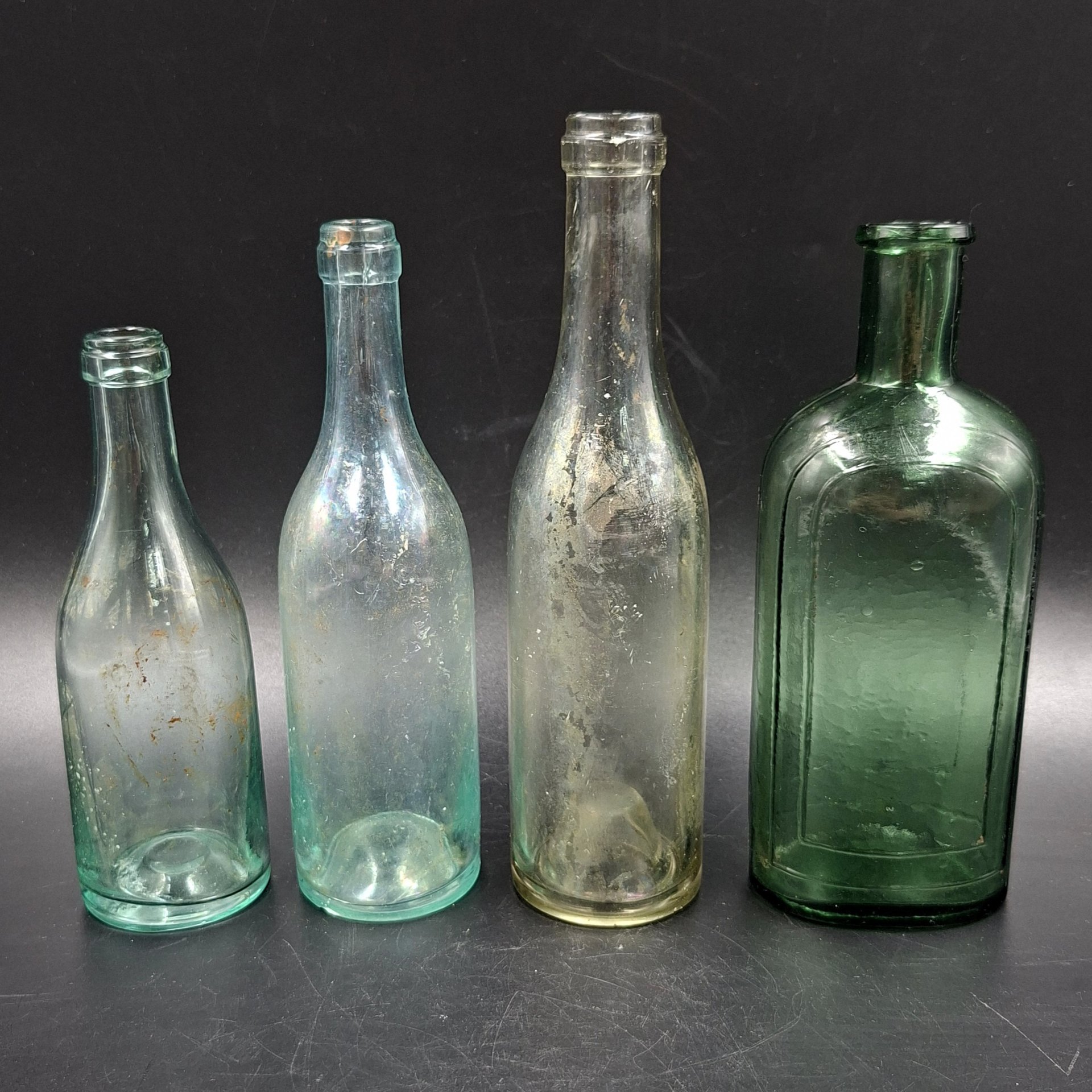 Набор из 4-х флаконов (бутылочек) различных форм и размеров, стекло, Европа, 1900-1940 гг.