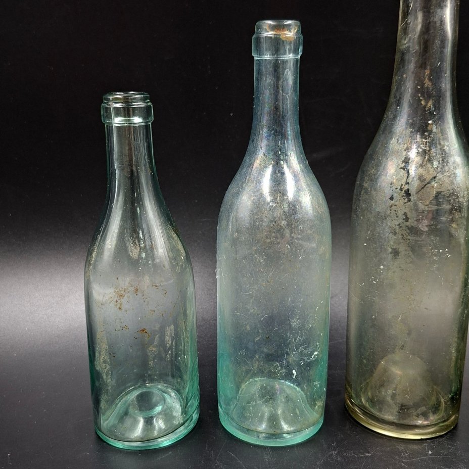 Набор из 4-х флаконов (бутылочек) различных форм и размеров