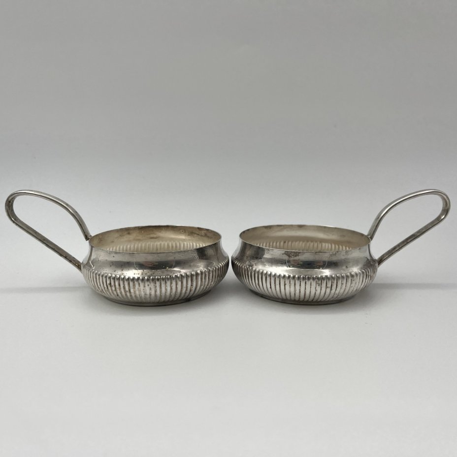 Пара подстаканников с рельефным декором на туловах, металл, Европа, 1930-1960 гг.