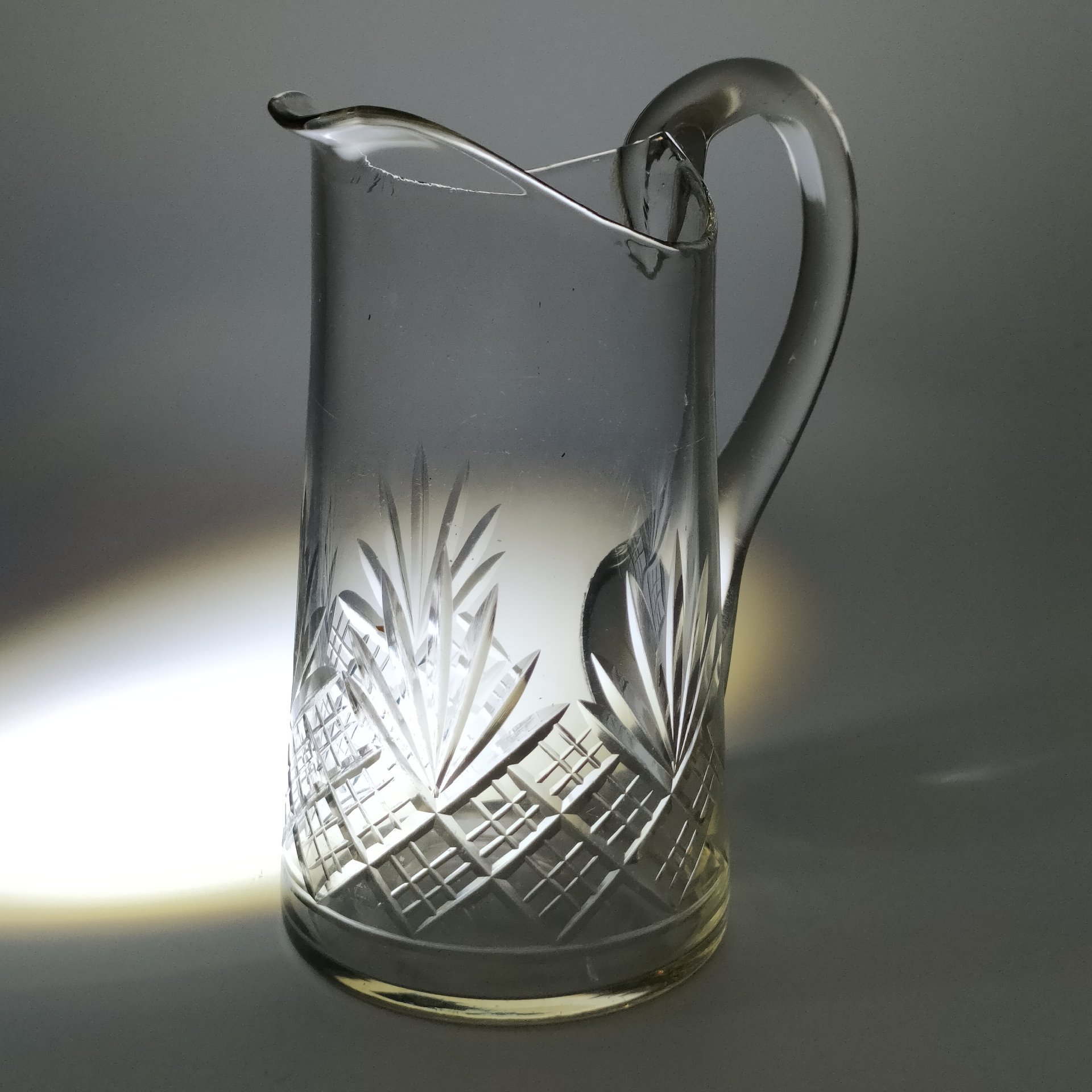 Молочник с геометрическим декором