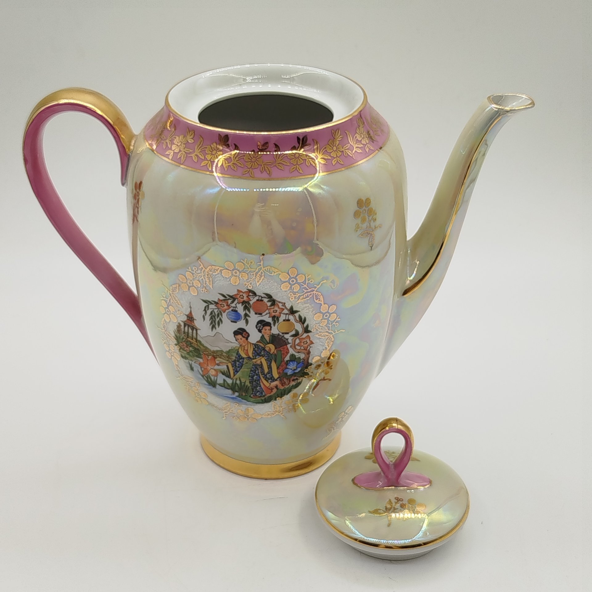 Чайник доливной "Мадонна" в стиле шинуазри, фарфор, люстр, деколь, золочение, Bremer & Schmidt (BES), Германия, 1970-1990 гг.