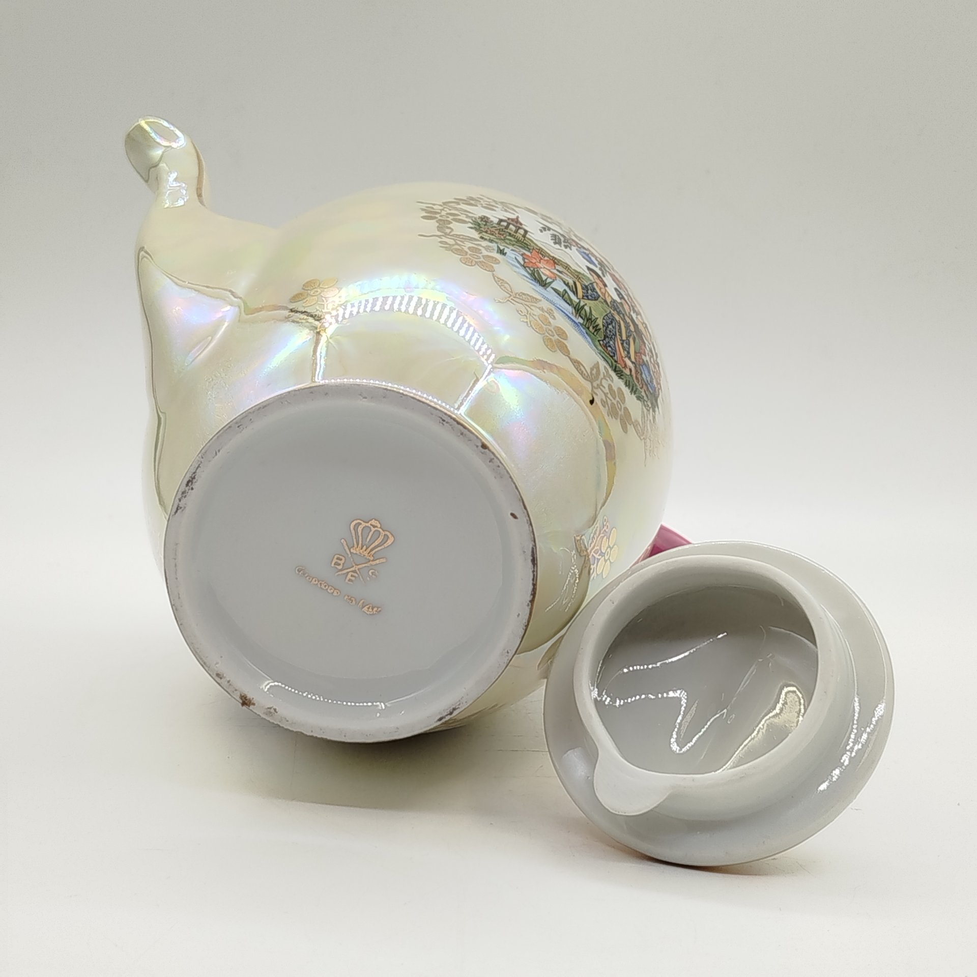 Чайник доливной "Мадонна" в стиле шинуазри, фарфор, люстр, деколь, золочение, Bremer & Schmidt (BES), Германия, 1970-1990 гг.