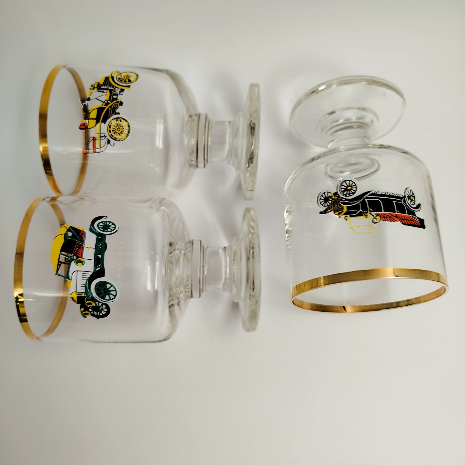 Набор бокалов для крепких напитков с изображением ретро-автомобилей на 6 персон, стекло, деколь, золочение, Bohemia Crystal (Bohemia Glass), Чехословакия, 1970-1990 гг.