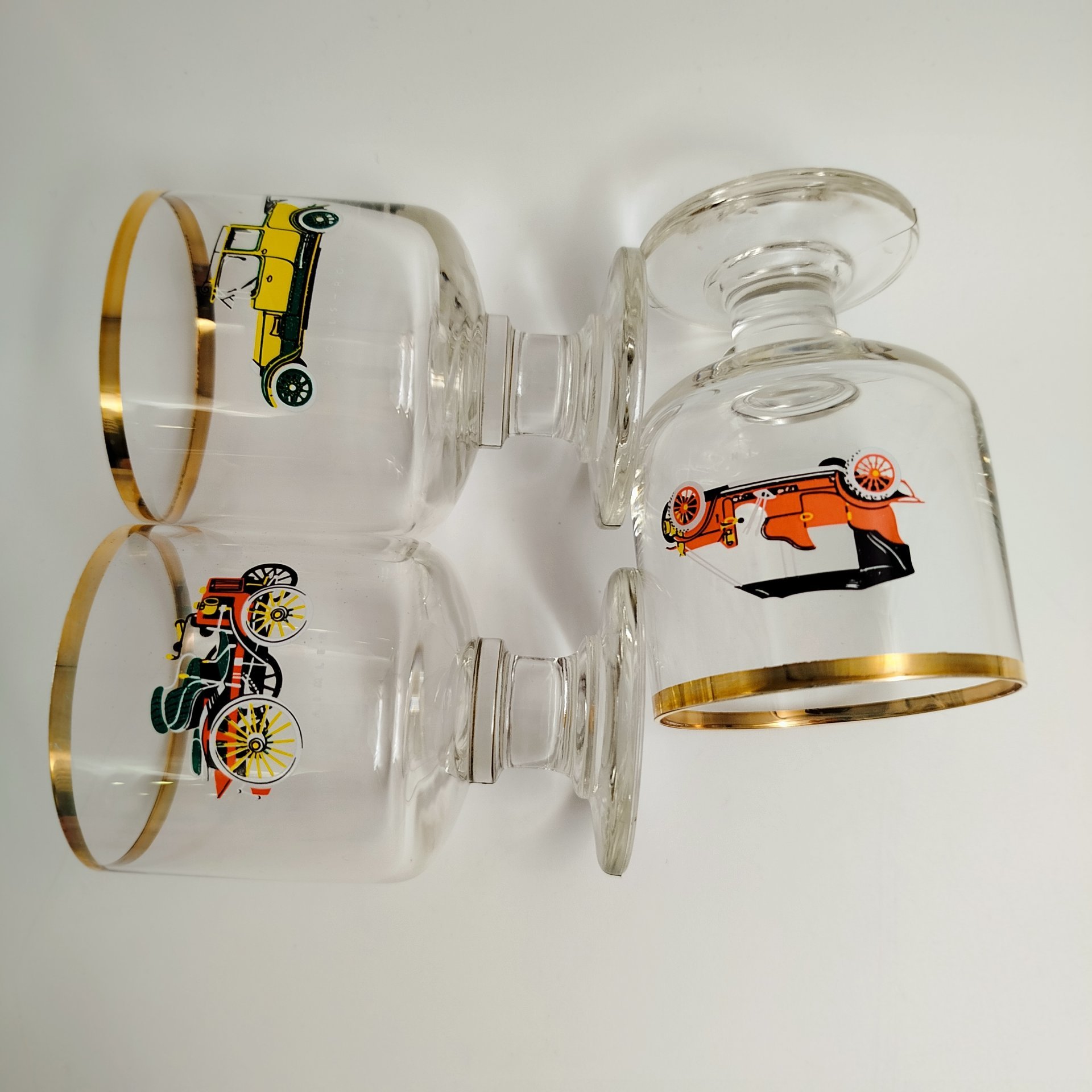 Набор бокалов для крепких напитков с изображением ретро-автомобилей на 6 персон, стекло, деколь, золочение, Bohemia Crystal (Bohemia Glass), Чехословакия, 1970-1990 гг.