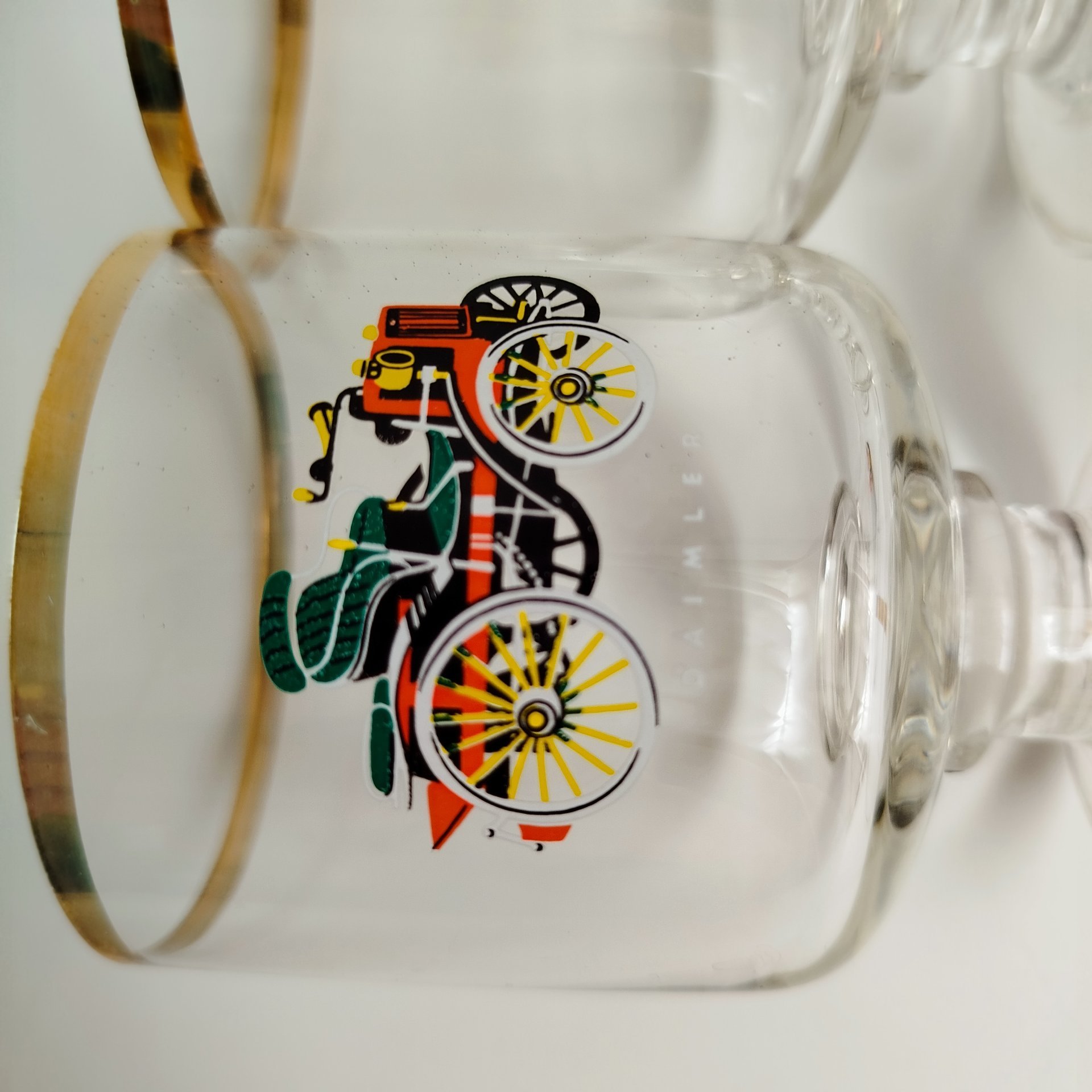 Набор бокалов для крепких напитков с изображением ретро-автомобилей на 6 персон, стекло, деколь, золочение, Bohemia Crystal (Bohemia Glass), Чехословакия, 1970-1990 гг.