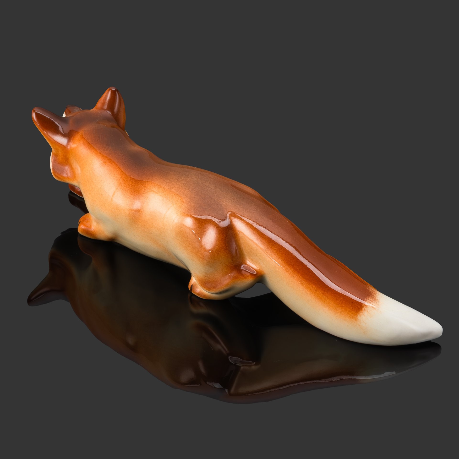 Статуэтка "Лиса крадется", скульптор П.П. Веселов, фарфор, роспись, Ленинградский фарфоровый завод (ЛФЗ), СССР, 1970-1990 гг.