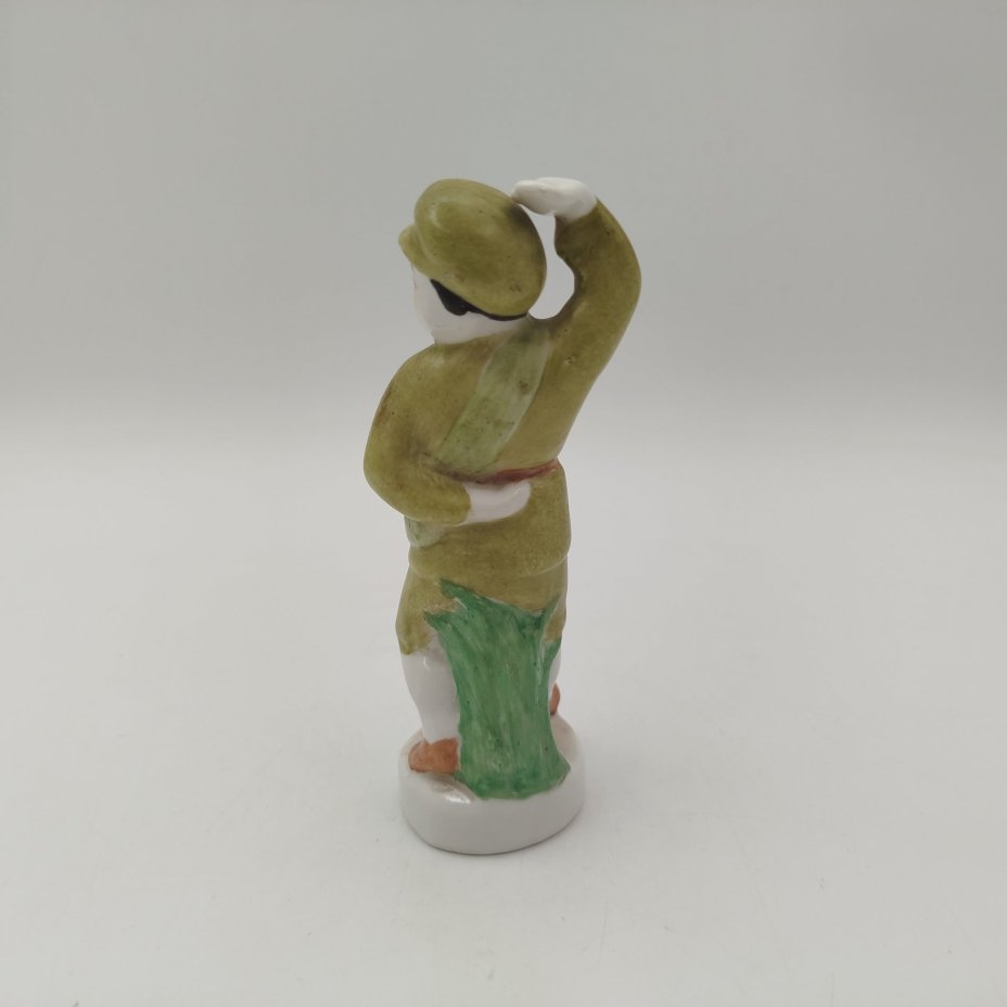 Статуэтка "Танцующий мальчик-солдат", фарфор, роспись, Азия, 1950-1980 гг.